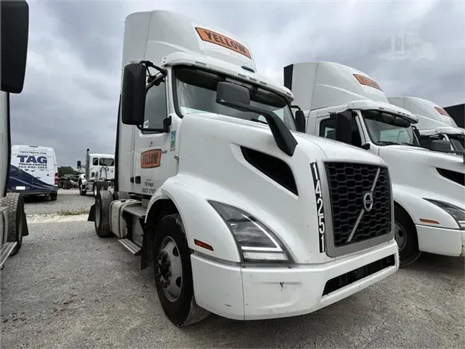 2019 VOLVO VNR42T300