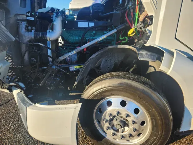 2024 VOLVO VNL64T7603b8de8cc13cbeb747dcc6912ba25bf3b