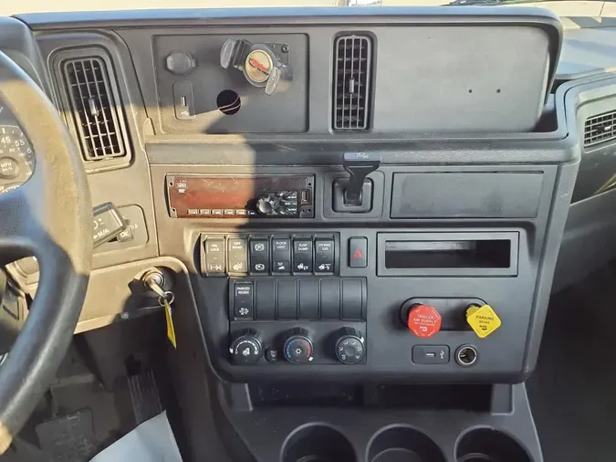 2019 NAVISTAR INTERNATIONAL LT625 DAYCAB T/A