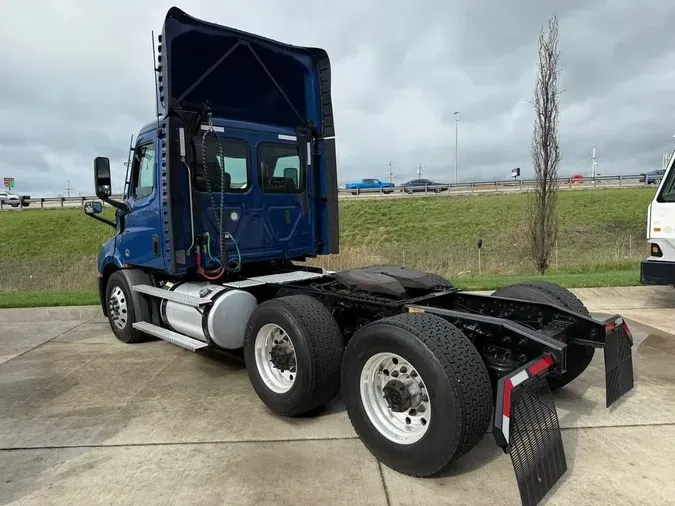 2021 Freightliner CASCADIA 116