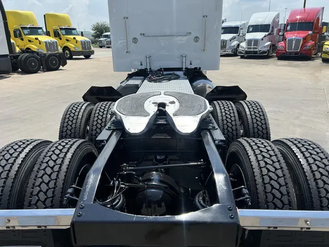 2023 Peterbilt 389