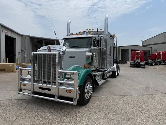 2020 Kenworth W900