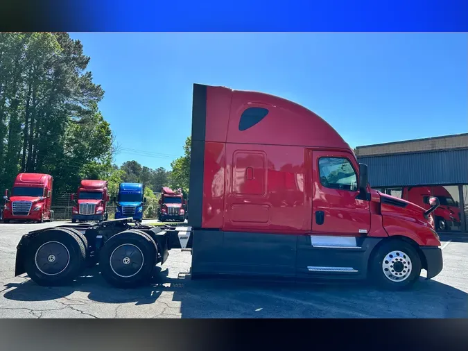 2020 Freightliner Cascadia 126