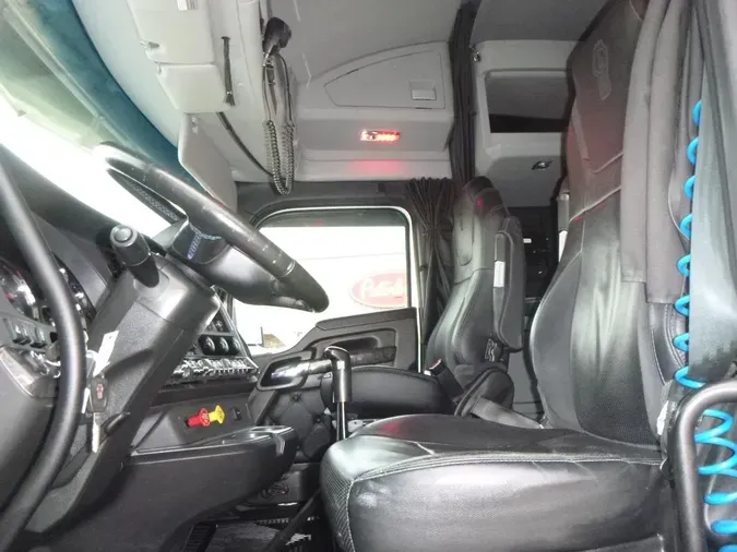 2021 Kenworth W990