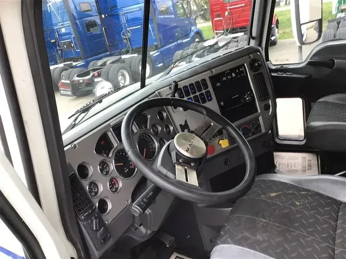 2018 MACK CXU613