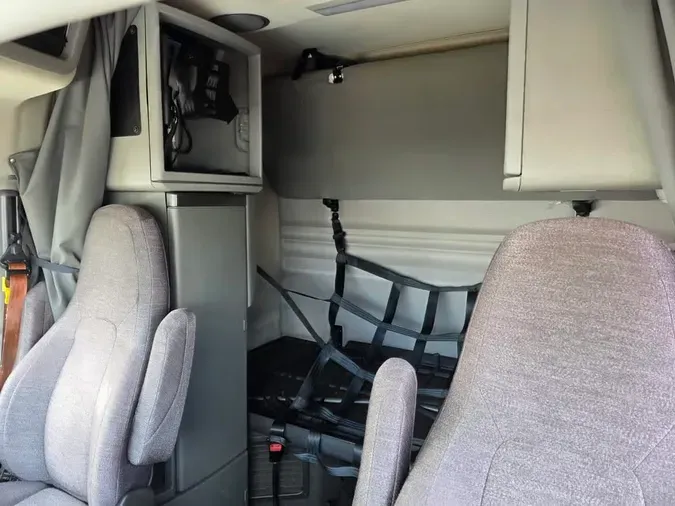 2019 VOLVO VNR64T-640