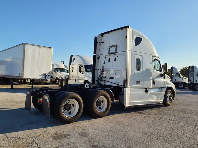 2019 FREIGHTLINER/MERCEDES CASCADIA 125