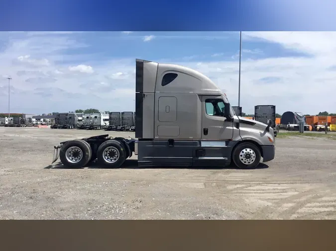 2025 Freightliner Cascadia 126