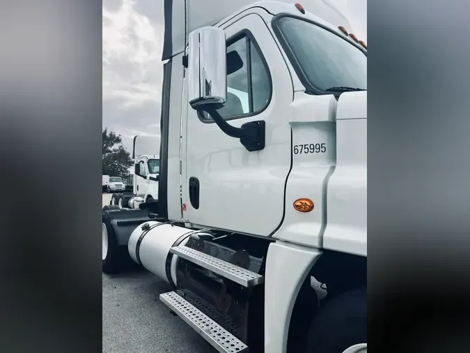 2017 FREIGHTLINER/MERCEDES CASCADIA 125