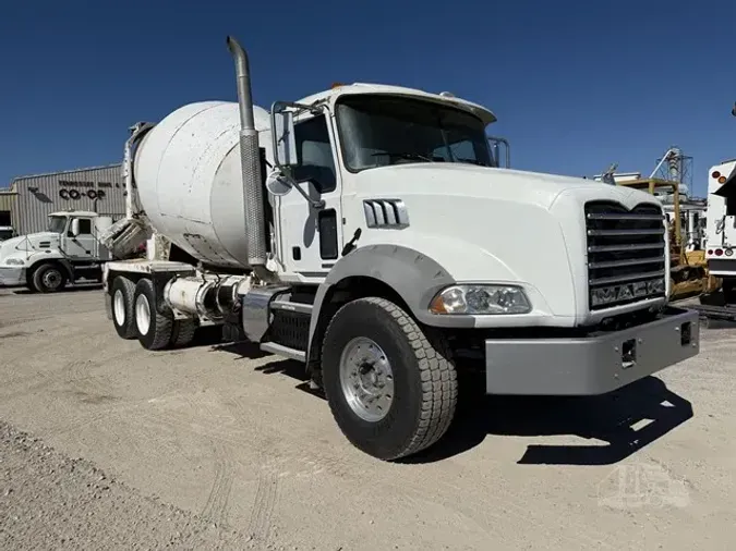 2015 MACK GRANITE GU813