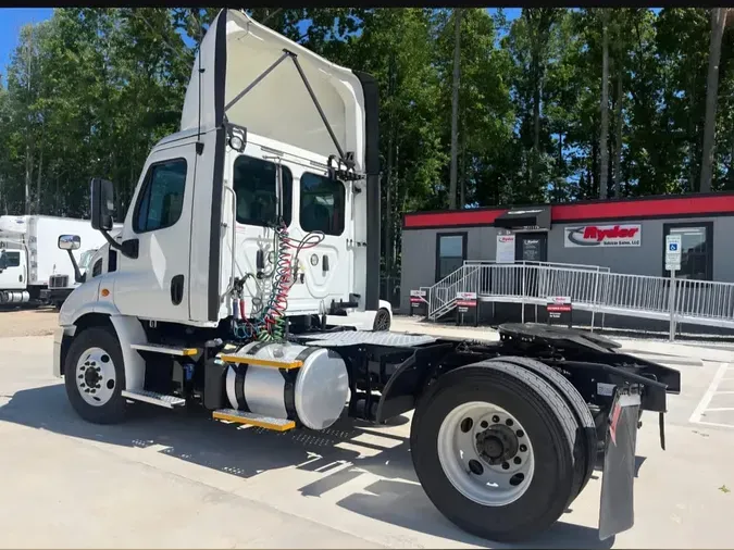 2018 FREIGHTLINER/MERCEDES CASCADIA 113