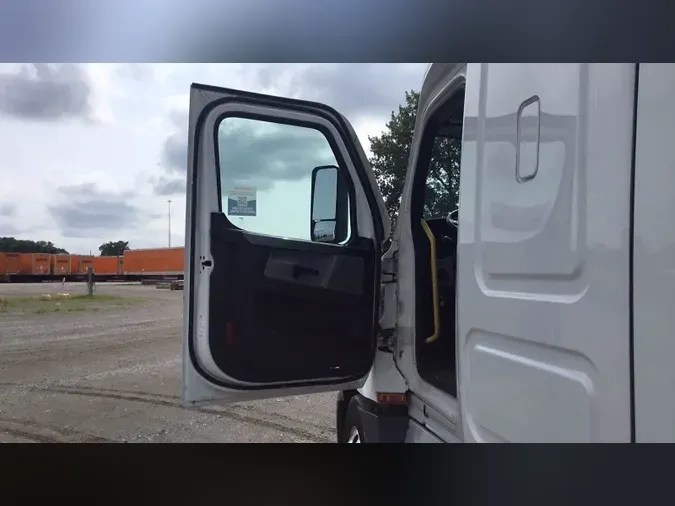 2022 Freightliner Cascadia 126