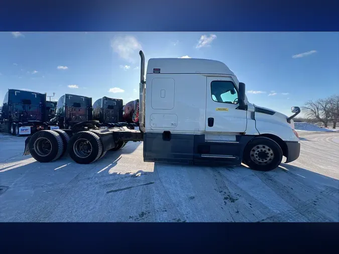 2021 Freightliner Cascadia 126