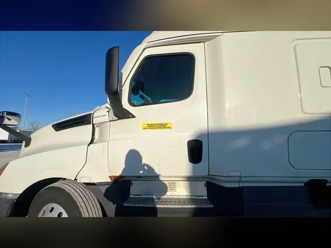 2021 Freightliner Cascadia 126