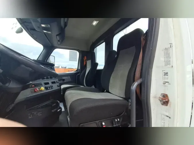 2020 Freightliner Cascadia 126