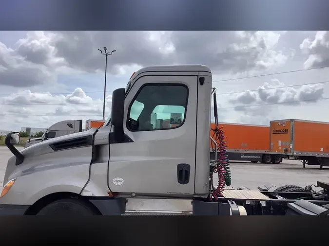 2020 Freightliner Cascadia 1263bb72ee5eb3f1a68251afa93148a7b1c