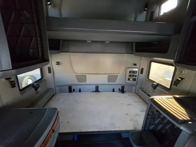 2020 NAVISTAR INTERNATIONAL LT625 SLPR CAB