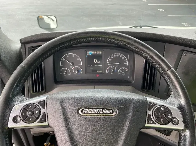 2018 Freightliner T12664ST