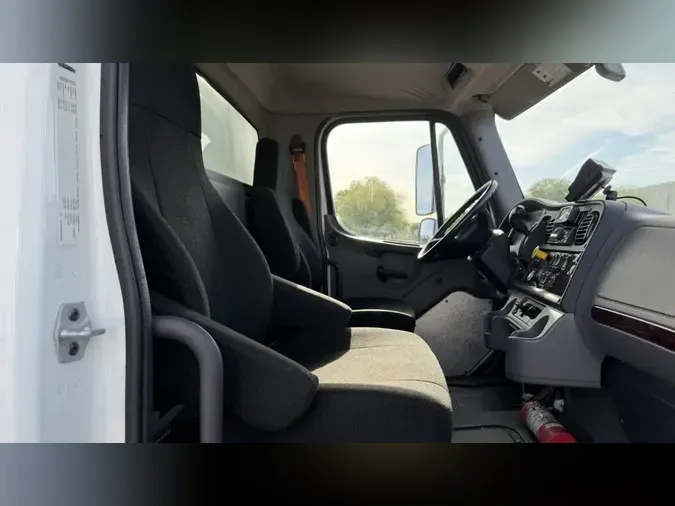 2021 FREIGHTLINER/MERCEDES M2 106