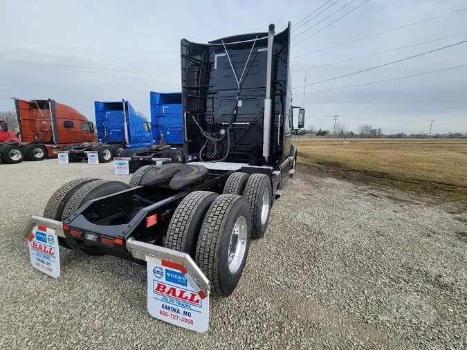 2019 VOLVO VNL64T760