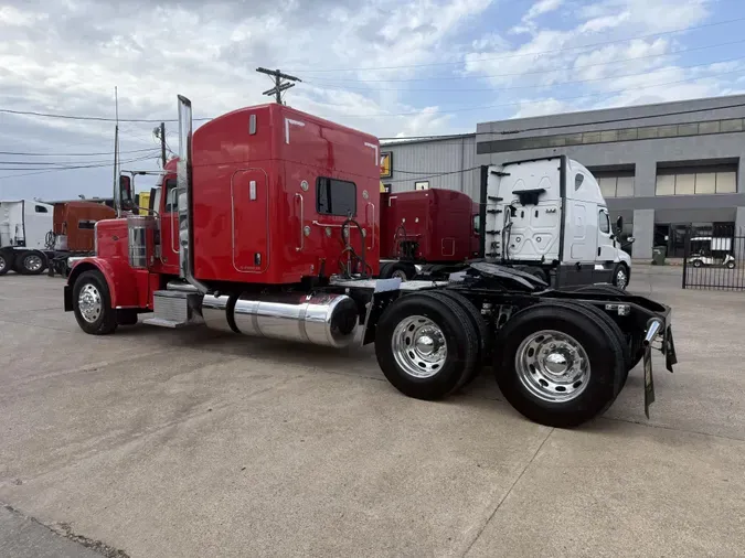 2022 Peterbilt 389