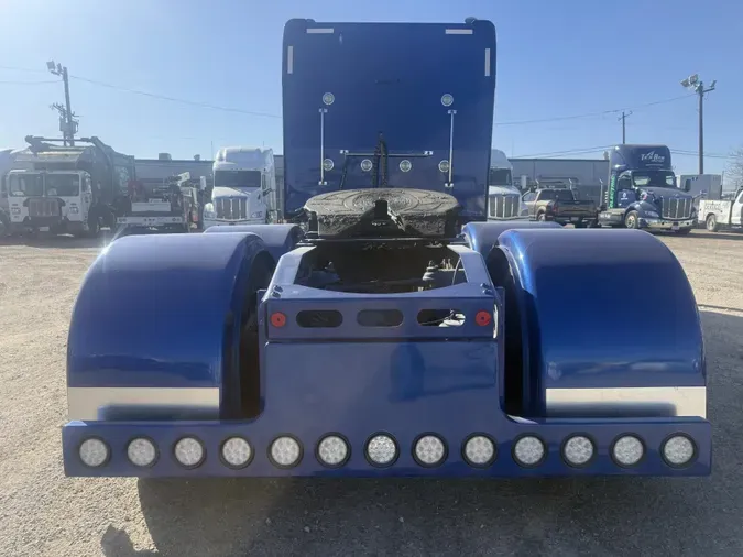 2022 Peterbilt 389