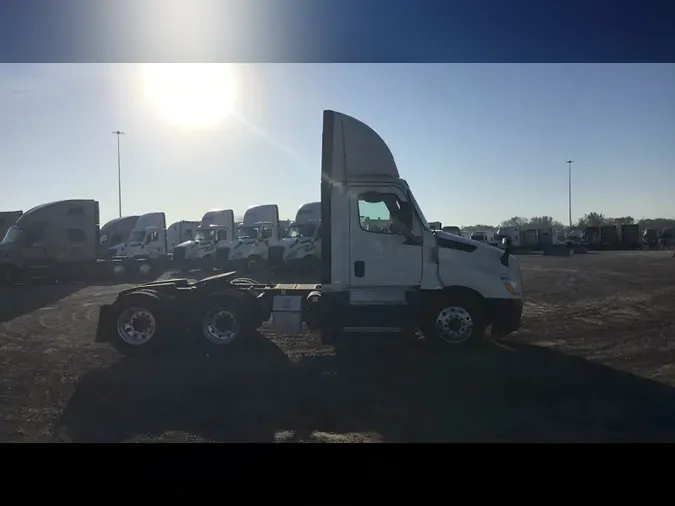 2020 Freightliner Cascadia 126