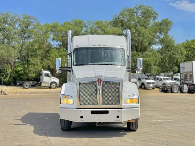 2018 KENWORTH T880