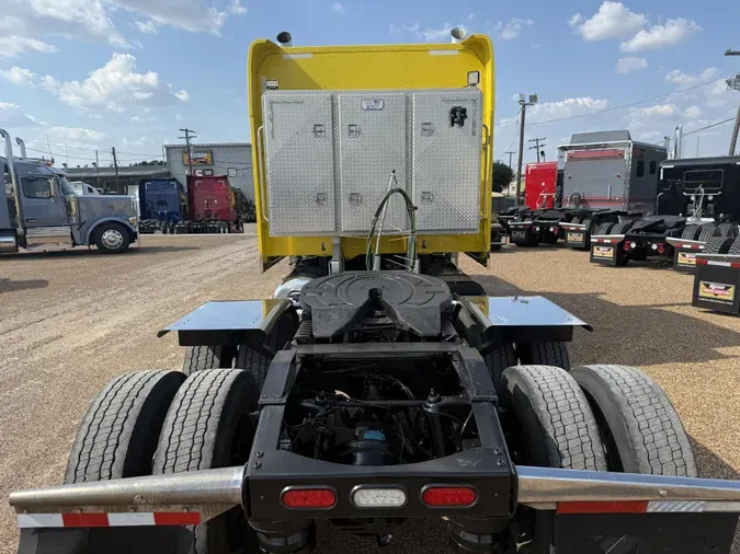 2023 Peterbilt 389