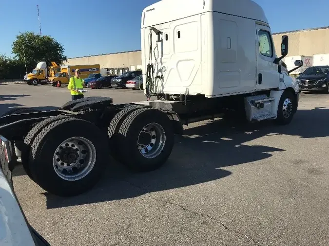 2020 Freightliner T12662ST