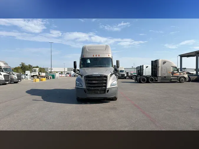 2023 Freightliner Cascadia 126