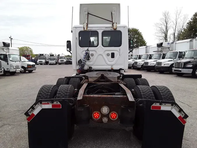 2015 FREIGHTLINER/MERCEDES CASCADIA 125