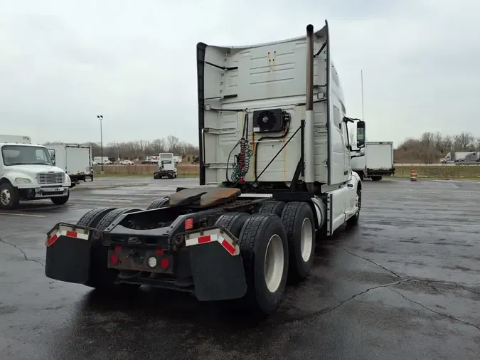2020 VOLVO VNL64T-300