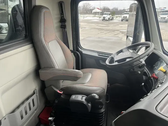 2026 VOLVO VHD64B300