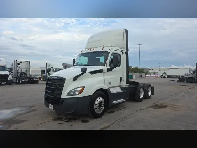 2020 Freightliner Cascadia 126