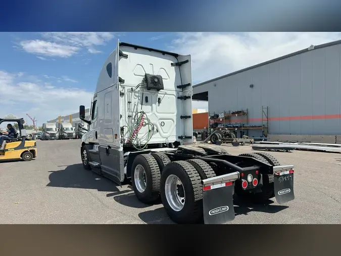 2023 Freightliner Cascadia 126