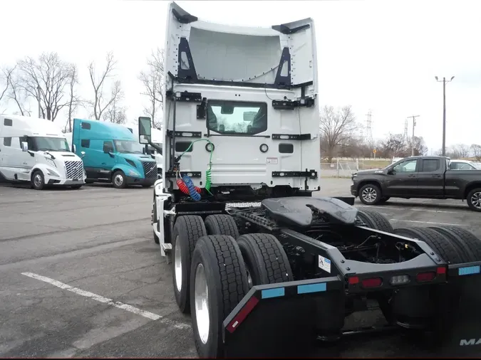 2026 MACK Pioneer Daycab3beb09be9fb3e286e50f5bb76620d11d