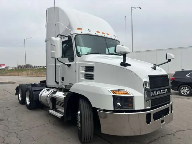 2022 MACK AN64T