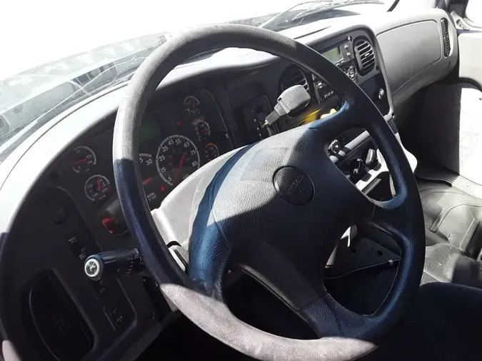 2018 FREIGHTLINER M2 106
