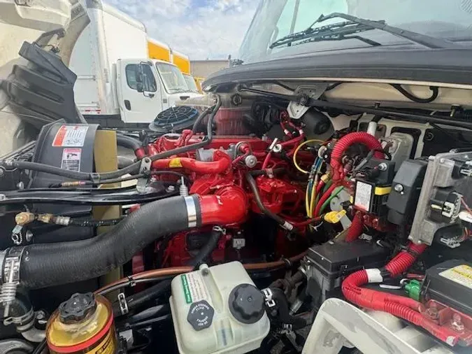 2019 Freightliner Business Class M2 106