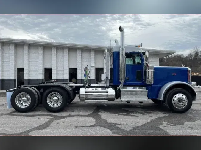 2022 Peterbilt 389