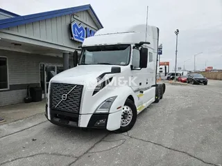 2021 VOLVO VNL64T740