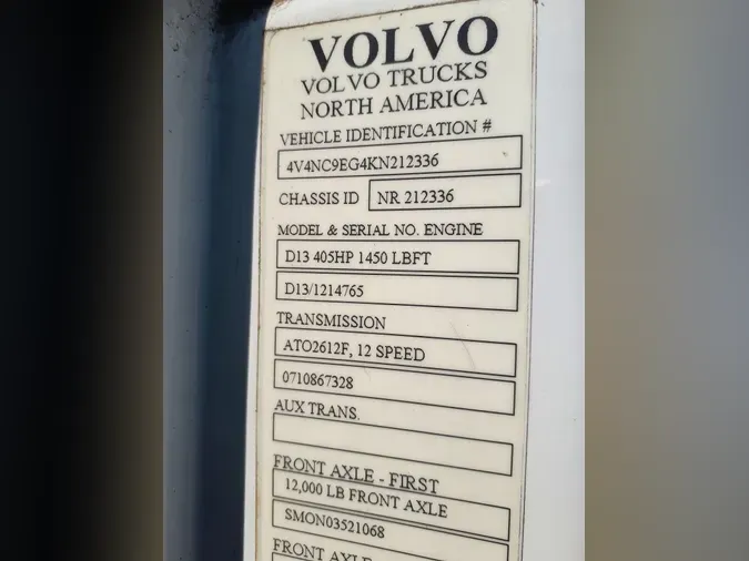 2019 VOLVO VNL64T-300