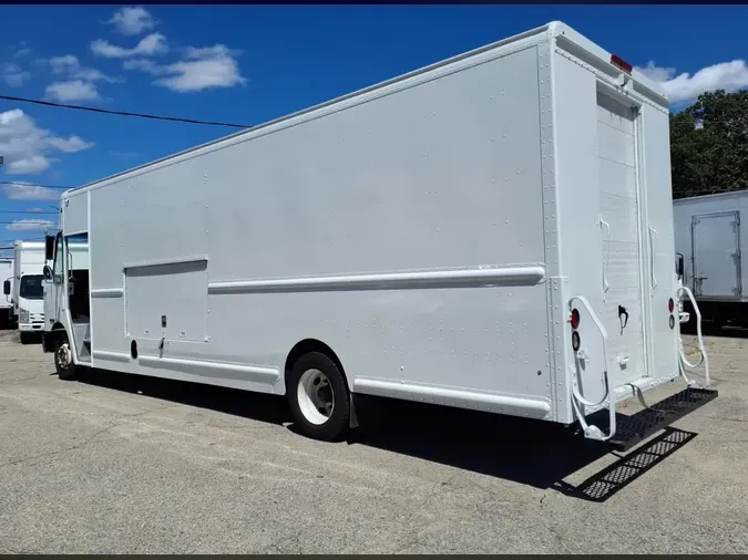 2017 FRTLR CUSTOM CHASSIS CORP MT-55 WALK-IN