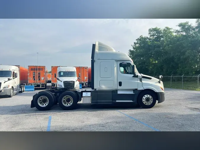 2020 Freightliner Cascadia 126