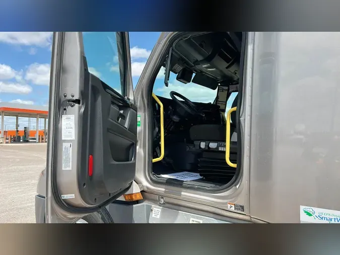 2025 Freightliner Cascadia 126