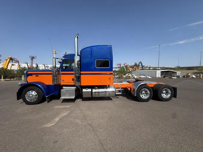 2023 Peterbilt 389