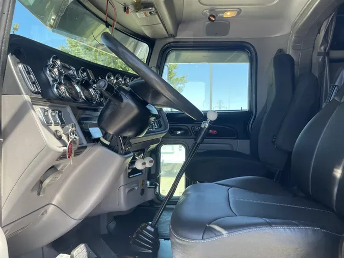2021 Peterbilt 389