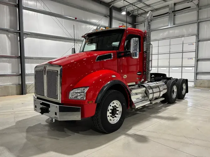 2027 Kenworth T880