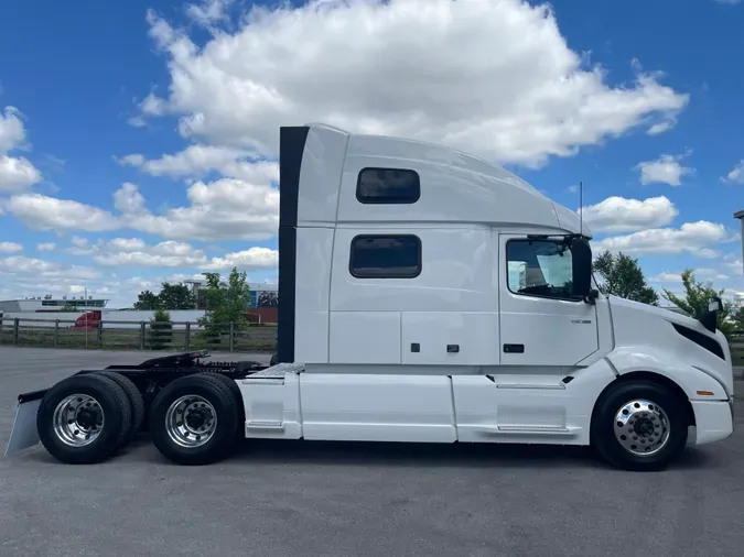 2023 VOLVO VNL64T860